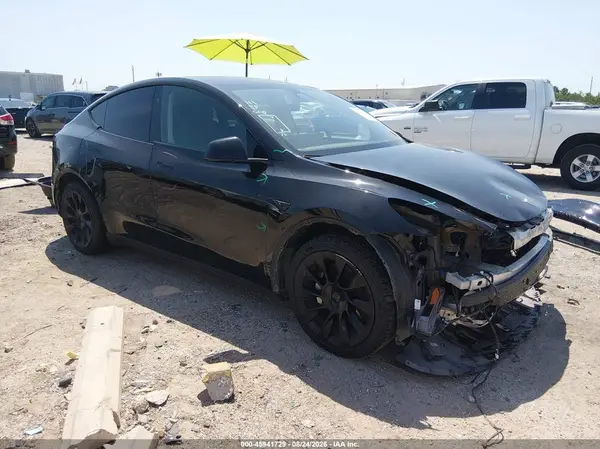 7SAYGAEE9RF090680 2024 TESLA MODEL Y - Image 1