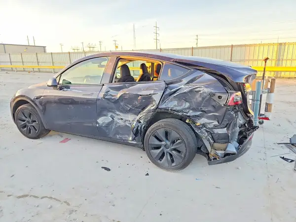 7SAYGAEE9RF099511 2024 TESLA MODEL Y - Image 2