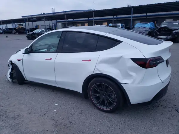 7SAYGAEE9RF099721 2024 TESLA MODEL Y - Image 2