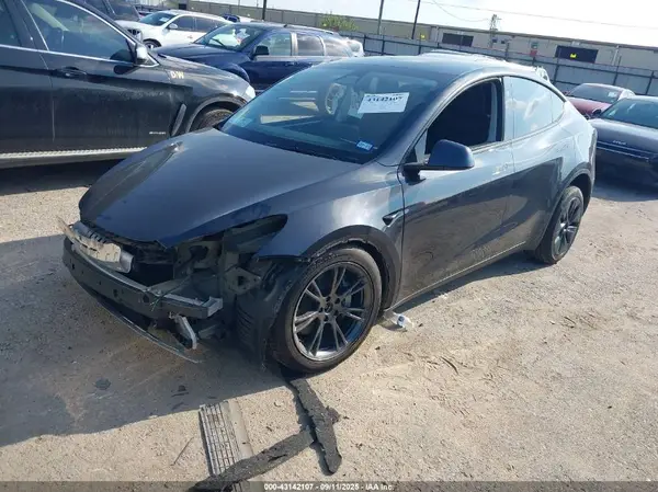 7SAYGAEE9RF101399 2024 TESLA MODEL Y - Image 2
