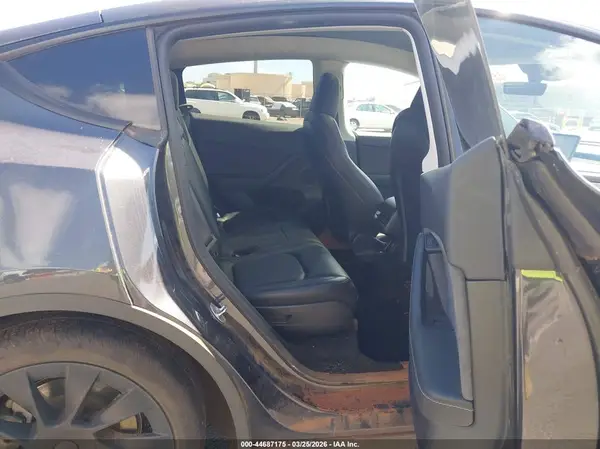 7SAYGAEE9RF118803 2024 TESLA MODEL Y - Image 8