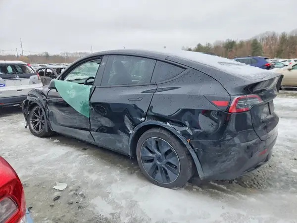 7SAYGAEE9RF155883 2024 TESLA MODEL Y - Image 2