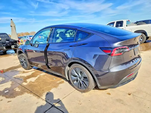 7SAYGAEE9RF166768 2024 TESLA MODEL Y - Image 2
