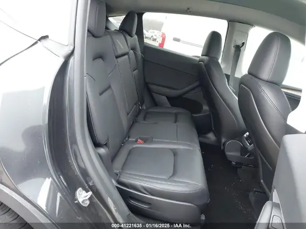 7SAYGAEE9RF180802 2024 TESLA MODEL Y - Image 8