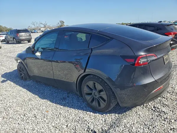 7SAYGAEE9RF200613 2024 TESLA MODEL Y - Image 2