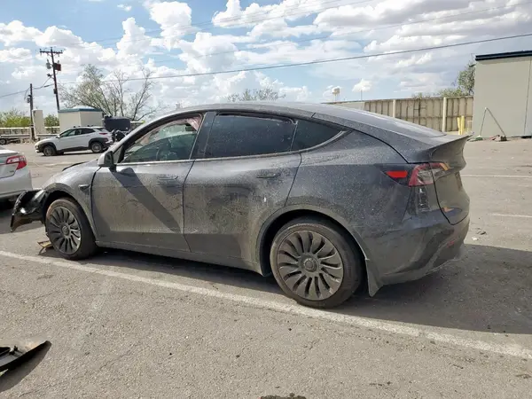 7SAYGAEE9RF205746 2024 TESLA MODEL Y - Image 2