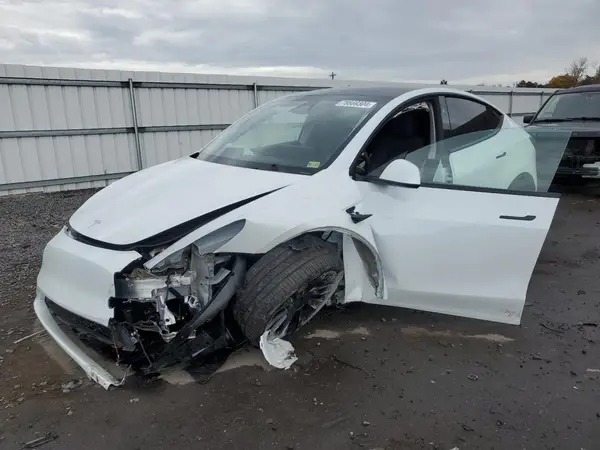 7SAYGAEE9RF207271 2024 TESLA MODEL Y - Image 1