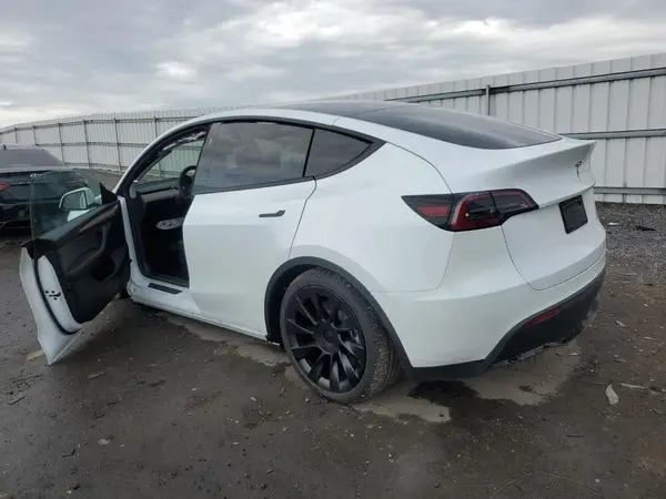 7SAYGAEE9RF207271 2024 TESLA MODEL Y - Image 2