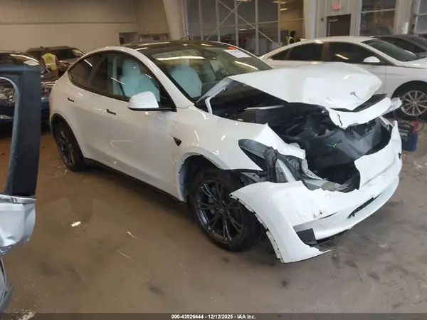 7SAYGAEE9RF212793 2024 TESLA MODEL Y - Image 1