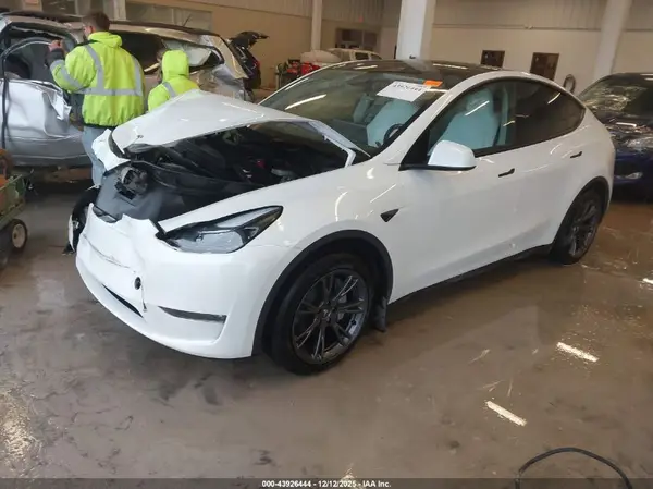 7SAYGAEE9RF212793 2024 TESLA MODEL Y - Image 2