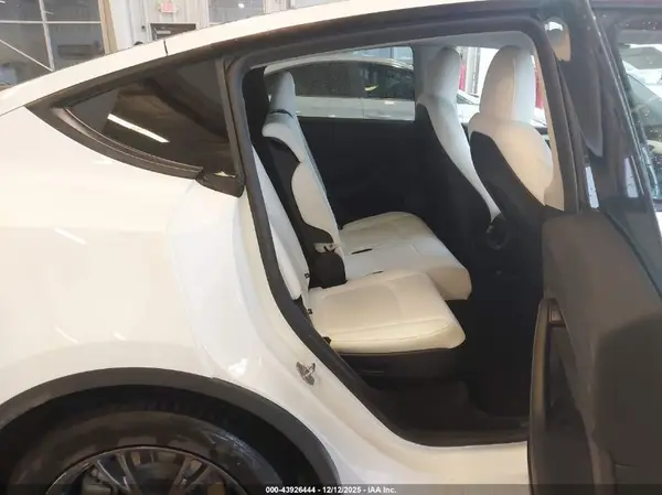7SAYGAEE9RF212793 2024 TESLA MODEL Y - Image 8