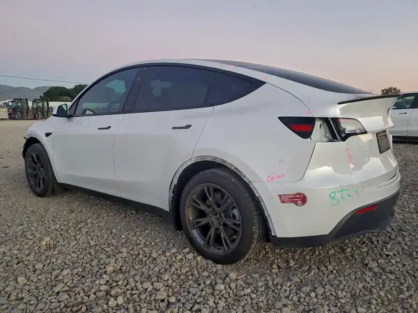 7SAYGAEE9SF222102 2025 TESLA MODEL Y - Image 2