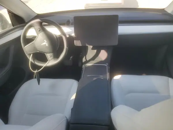 7SAYGAEE9SF224934 2025 TESLA MODEL Y - Image 8