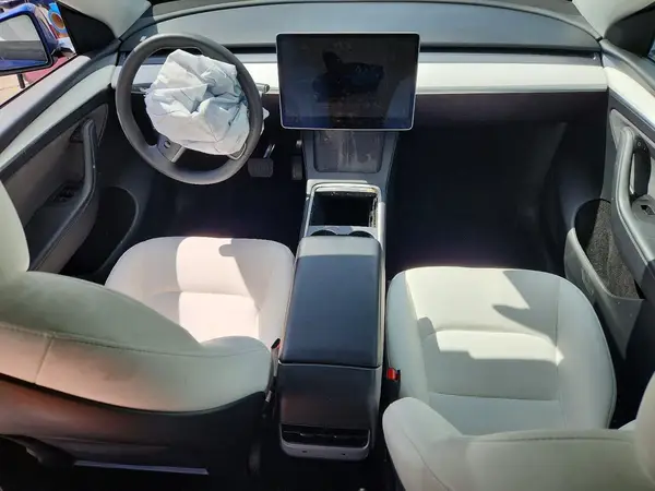 7SAYGAEE9SF230779 2025 TESLA MODEL Y - Image 8