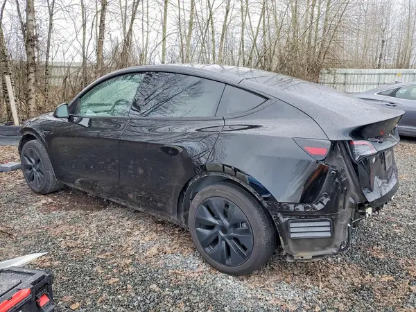 7SAYGAEE9SF238185 2025 TESLA MODEL Y - Image 2