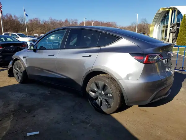 7SAYGAEE9SF239630 2025 TESLA MODEL Y - Image 2