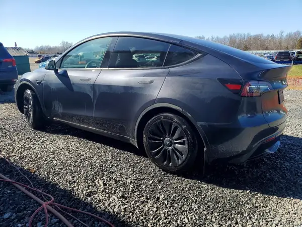 7SAYGAEE9SF252703 2025 TESLA MODEL Y - Image 2