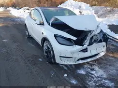 7SAYGAEE9SF262471 2025 TESLA MODEL Y