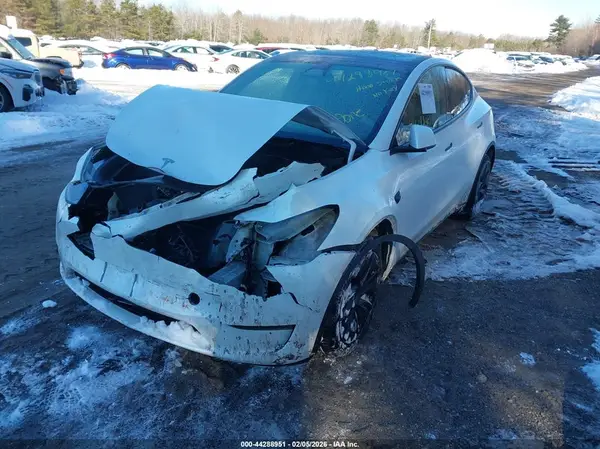 7SAYGAEE9SF262471 2025 TESLA MODEL Y - Image 2