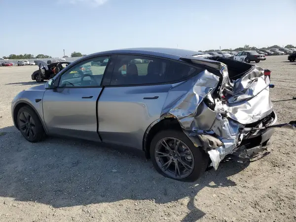 7SAYGAEE9SF264236 2025 TESLA MODEL Y - Image 2