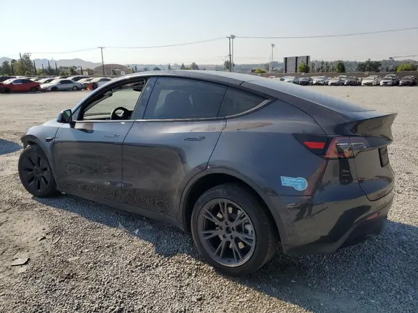 7SAYGAEE9SF271249 2025 TESLA MODEL Y - Image 2