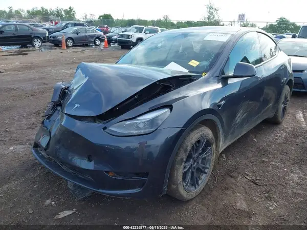 7SAYGAEE9SF287905 2025 TESLA MODEL Y - Image 2