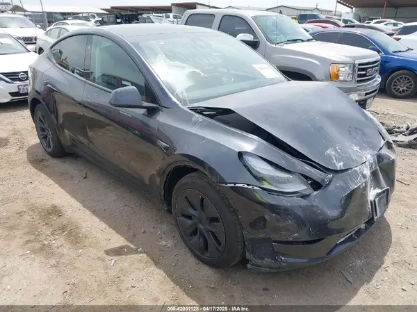 7SAYGAEE9SF304797 2025 TESLA MODEL Y - Image 1