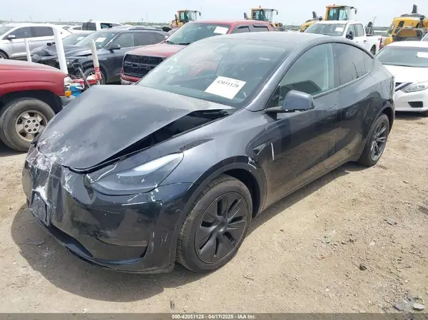 7SAYGAEE9SF304797 2025 TESLA MODEL Y - Image 2