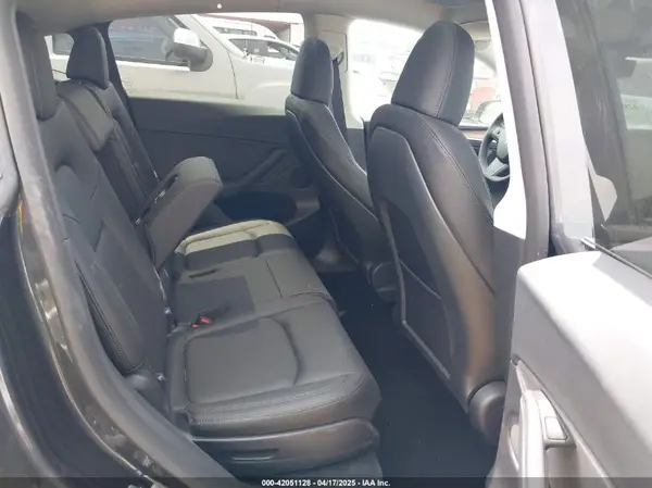 7SAYGAEE9SF304797 2025 TESLA MODEL Y - Image 8
