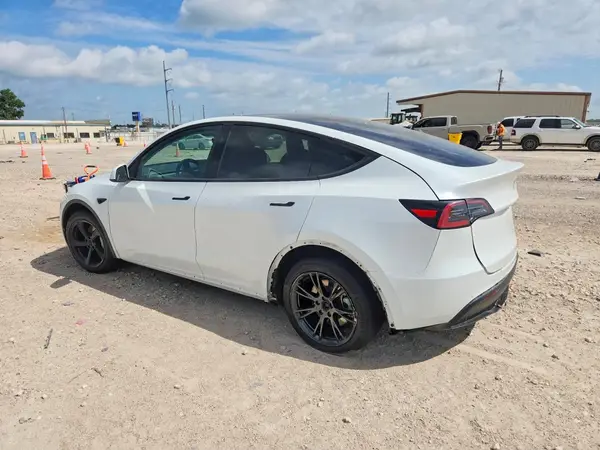 7SAYGAEE9SF308168 2025 TESLA MODEL Y - Image 2