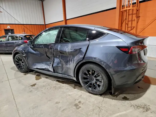 7SAYGAEEXNF336825 2022 TESLA MODEL Y - Image 2