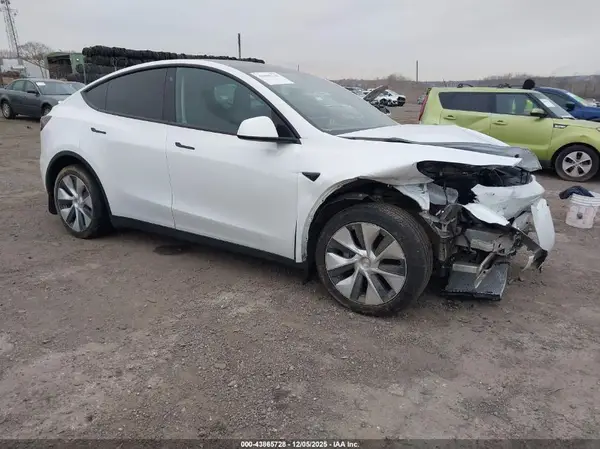 7SAYGAEEXNF337117 2022 TESLA MODEL Y - Image 1