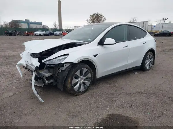 7SAYGAEEXNF337117 2022 TESLA MODEL Y - Image 2