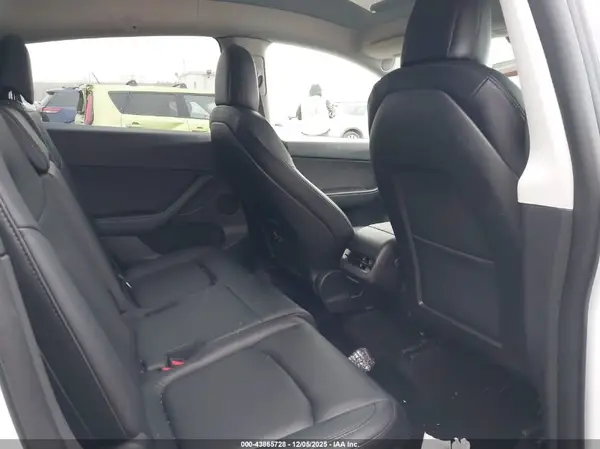 7SAYGAEEXNF337117 2022 TESLA MODEL Y - Image 8