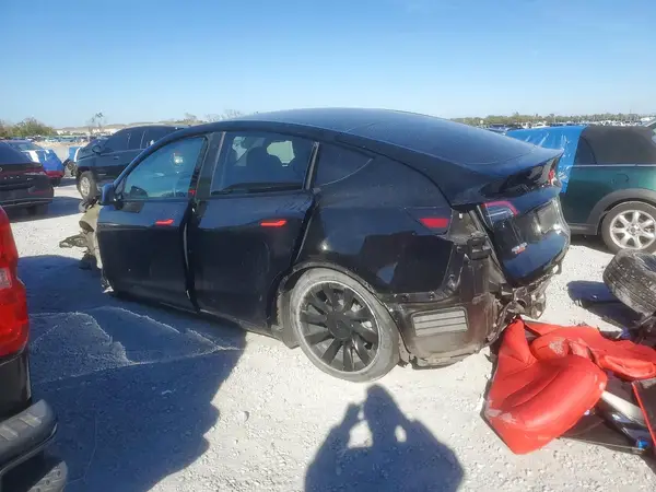 7SAYGAEEXNF337439 2022 TESLA MODEL Y - Image 2