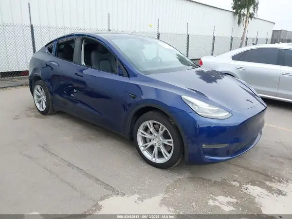 7SAYGAEEXNF363300 2022 TESLA MODEL Y - Image 1