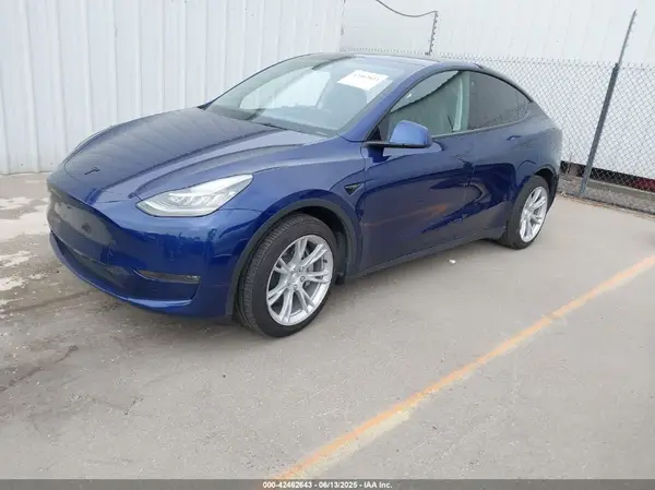 7SAYGAEEXNF363300 2022 TESLA MODEL Y - Image 2