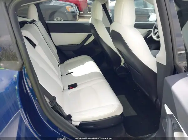 7SAYGAEEXNF400569 2022 TESLA MODEL Y - Image 8