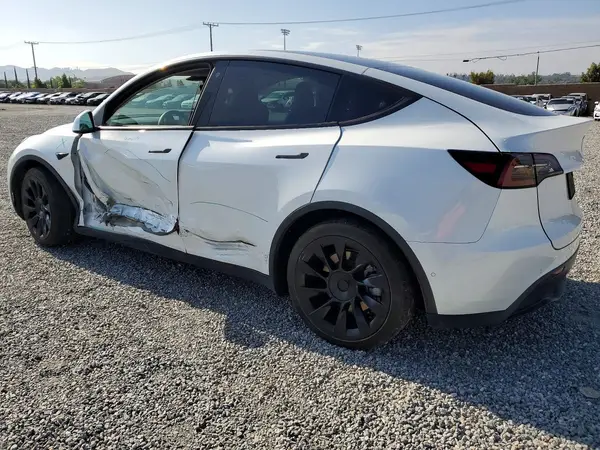 7SAYGAEEXNF404184 2022 TESLA MODEL Y - Image 2