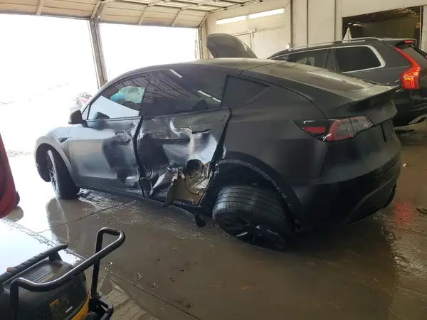 7SAYGAEEXNF429618 2022 TESLA MODEL Y - Image 2