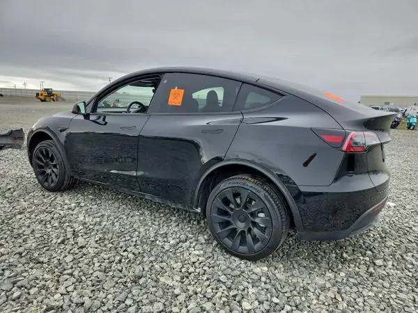 7SAYGAEEXNF433765 2022 TESLA MODEL Y - Image 2