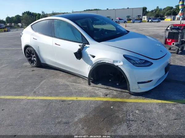 7SAYGAEEXNF468922 2022 TESLA MODEL Y - Image 1