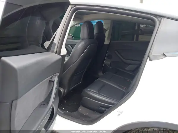 7SAYGAEEXNF519044 2022 TESLA MODEL Y - Image 8