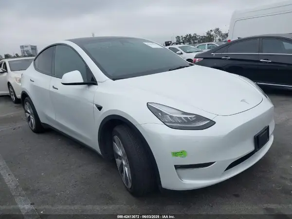 7SAYGAEEXPF582955 2023 TESLA MODEL Y - Image 1