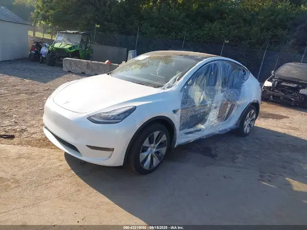7SAYGAEEXPF589727 2023 TESLA MODEL Y - Image 2