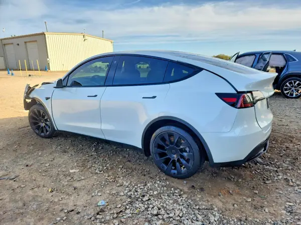 7SAYGAEEXPF598556 2023 TESLA MODEL Y - Image 2