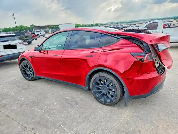 7SAYGAEEXPF606252 2023 TESLA MODEL Y - Image 2