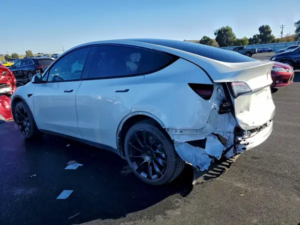 7SAYGAEEXPF622838 2023 TESLA MODEL Y - Image 2