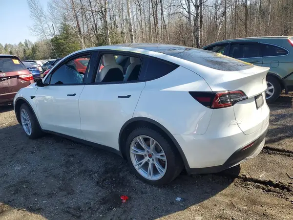 7SAYGAEEXPF642801 2023 TESLA MODEL Y - Image 2