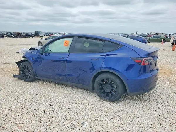 7SAYGAEEXPF647190 2023 TESLA MODEL Y - Image 2